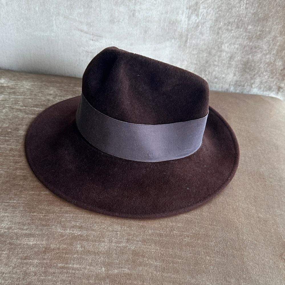 Vintage Fedora felt hat Grosgrain Ribbon Chocolate color brown Perfect condition